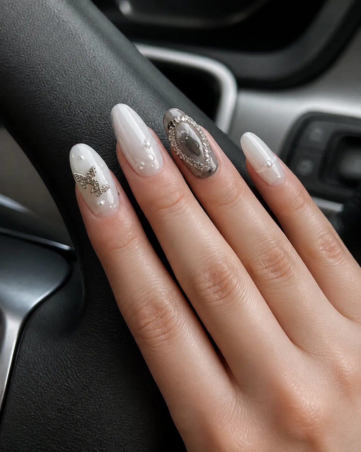 Sculpted Butterfly Chain Press-On Nails view 2