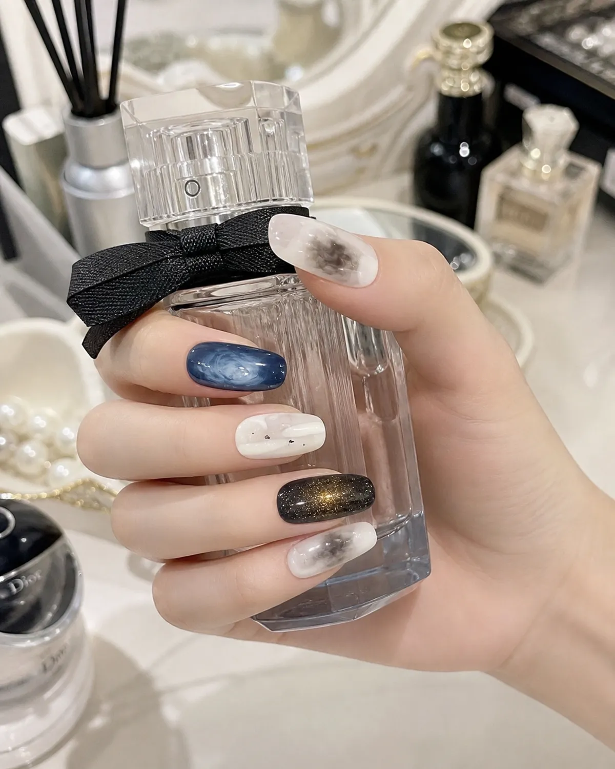 Starry Graffiti Press-On Nails view 3
