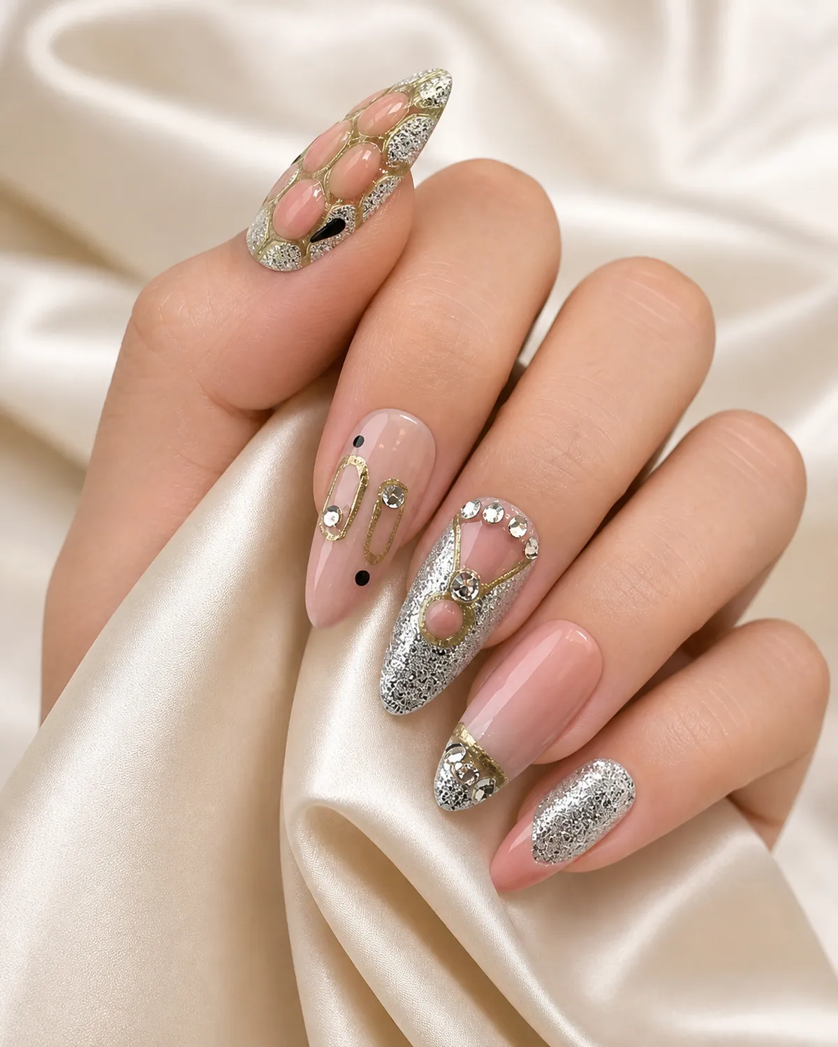 Serpent Plaid Press-On Nails view 3