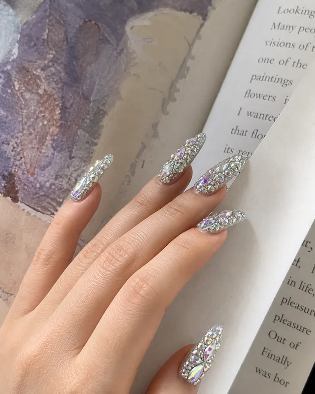 Studio Style 1986 Press-On Nails worn on hand