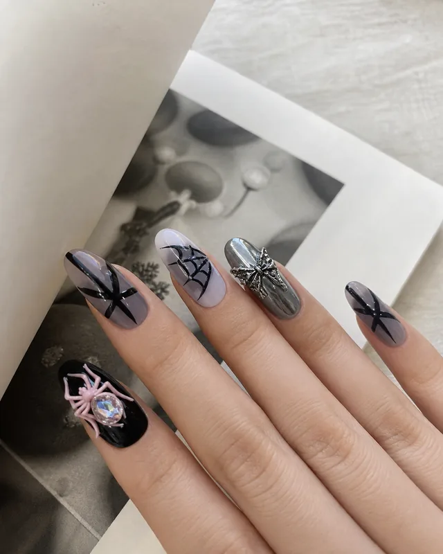 Siren Spider Press-On Nails worn on hand